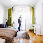 Huge Central Designer Loft With Tyrolean Touch , 160m2 Апартаменты