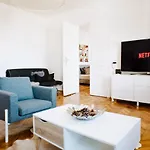 Huge Central Designer Loft With Tyrolean Touch , 160m2 Апартаменты Инсбрук