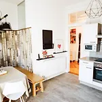 Huge Central Designer Loft With Tyrolean Touch , 160m2 Инсбрук
