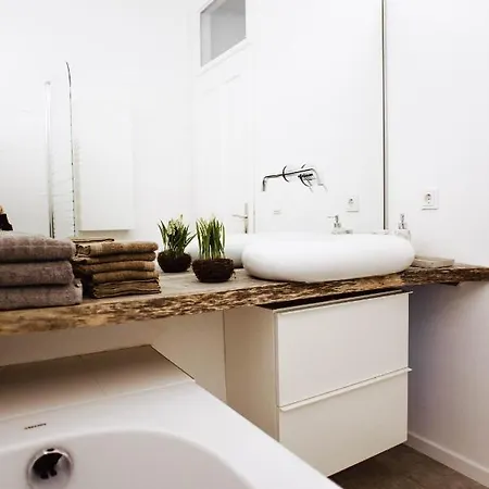 Huge Central Designer Loft With Tyrolean Touch , 160m2 אינסברוק