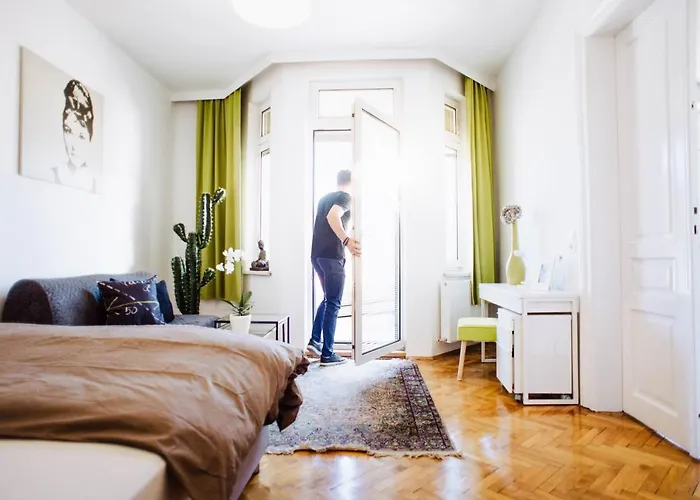 Huge Central Designer Loft With Tyrolean Touch , 160m2 Apartment