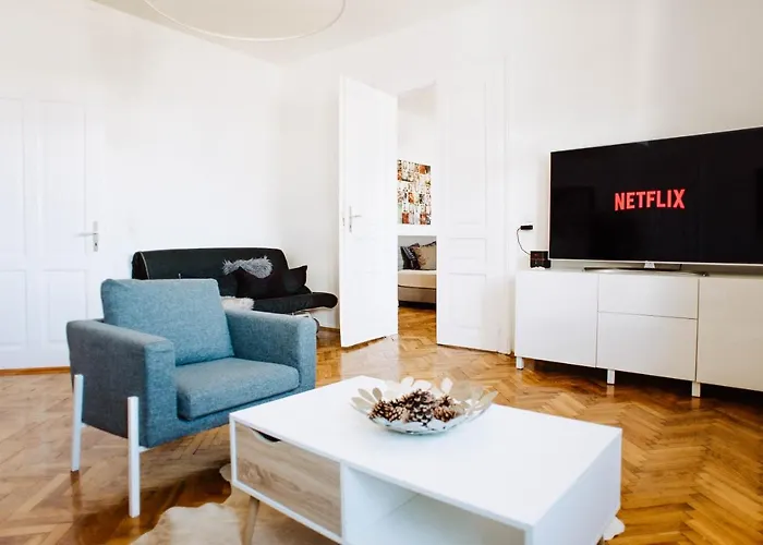 Huge Central Designer Loft With Tyrolean Touch , 160m2 Appartement Innsbruck