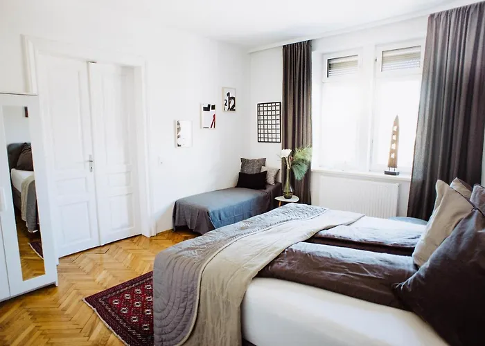 Huge Central Designer Loft With Tyrolean Touch , 160m2 Lägenhet Innsbruck