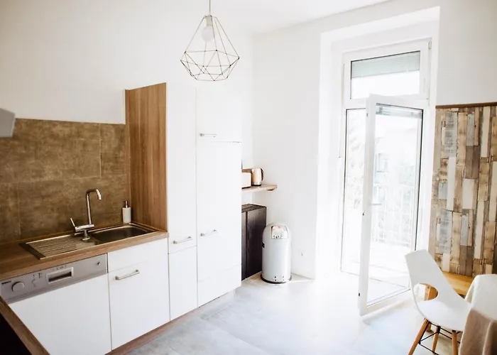 Huge Central Designer Loft With Tyrolean Touch , 160m2 * אינסברוק