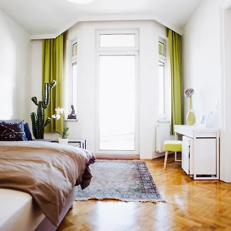 Huge Central Designer Loft With Tyrolean Touch , 160m2 * インスブルック