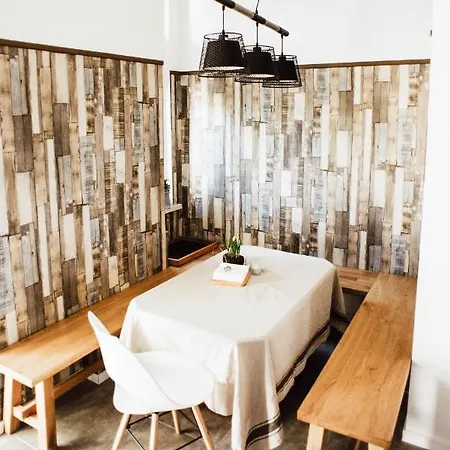 Huge Central Designer Loft With Tyrolean Touch , 160m2 アパート *