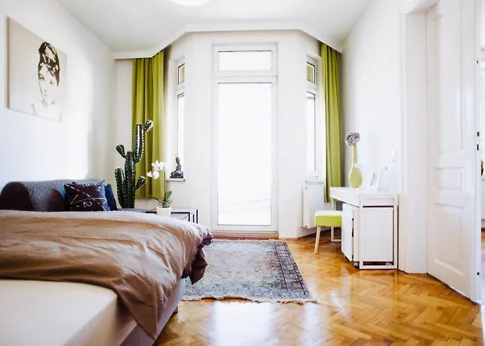 Huge Central Designer Loft With Tyrolean Touch , 160m2 * インスブルック